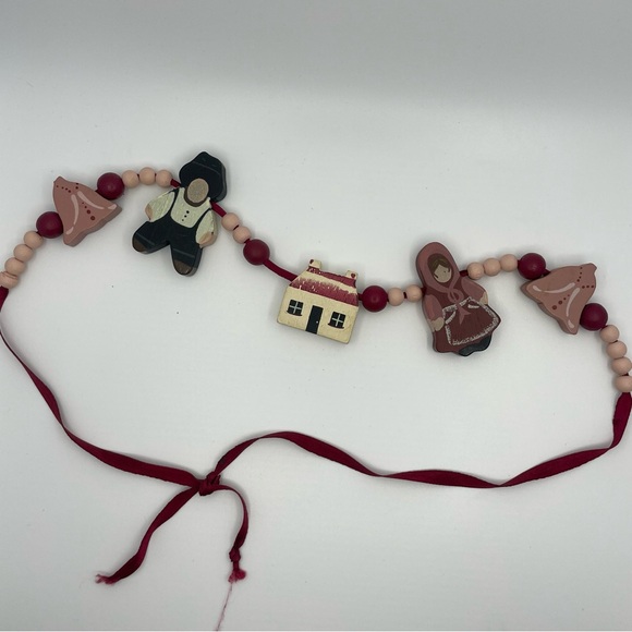 ARTISAN Estate Necklace or Garland Painted Wood Folk Country Peasants Cottage - Picture 1 of 4
